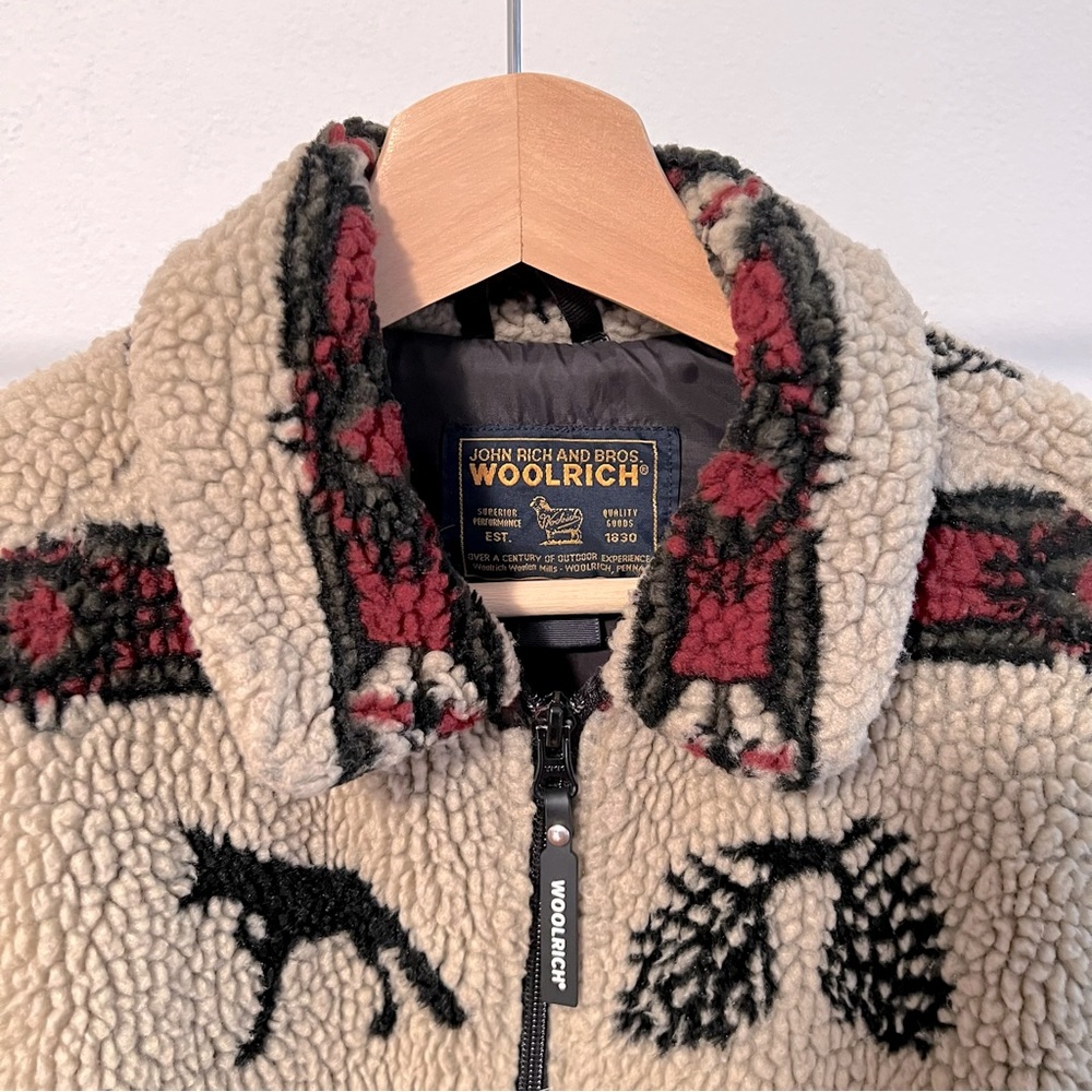 Sold - Woolrich sherpa fleece animal print lined zip up collared jacket pockets